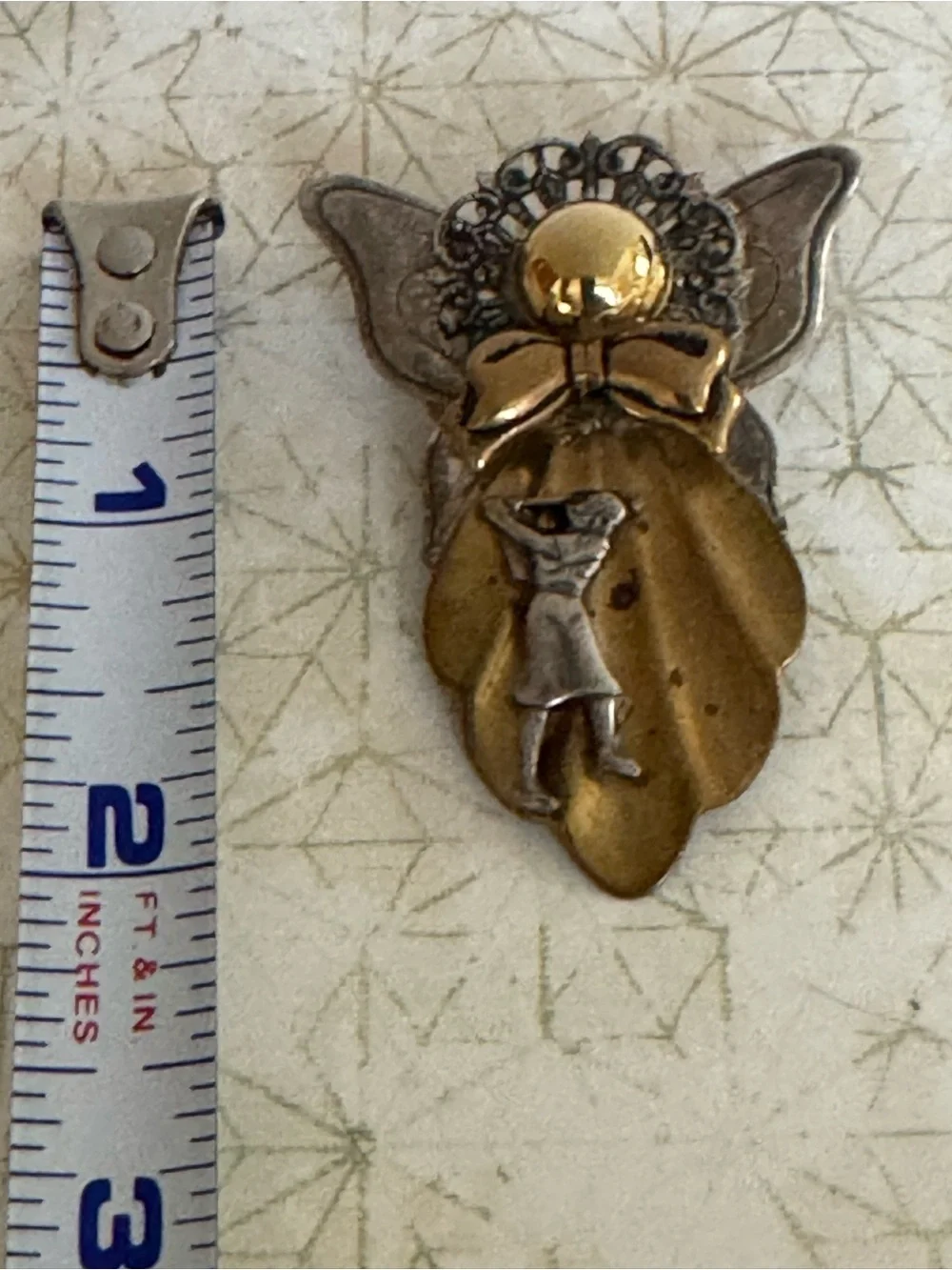 VINTAGE WOMAN GOLFER ANGEL PIN BROOCH